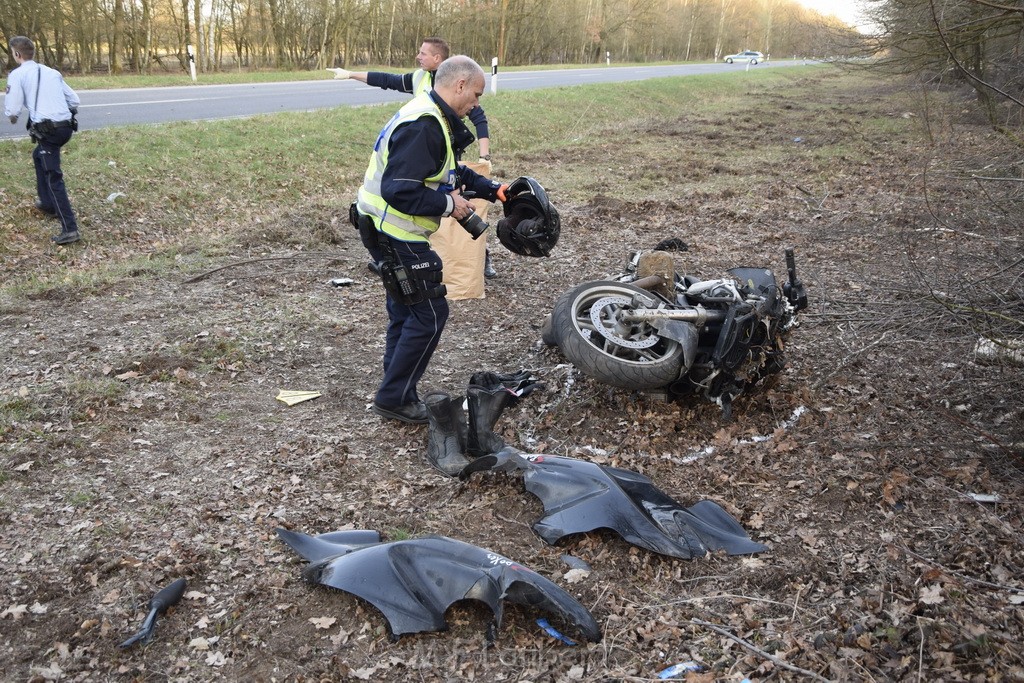 Schwerer VU Krad Fahrrad Koeln Porz Alte Koelnerstr P225.JPG - Miklos Laubert